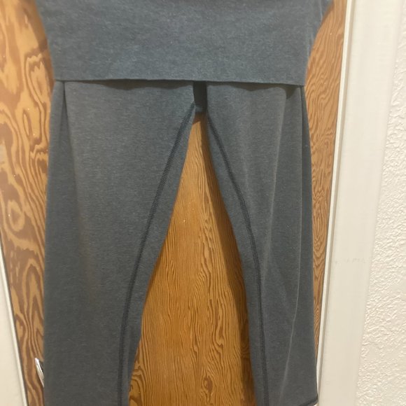 Lululemon Capri Leggings with rolldown waist size 4 - Picture 2 of 4